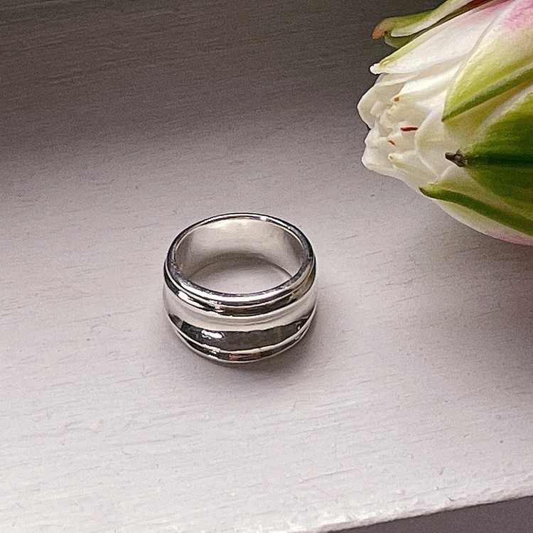 SAINT RING : THE STUFF