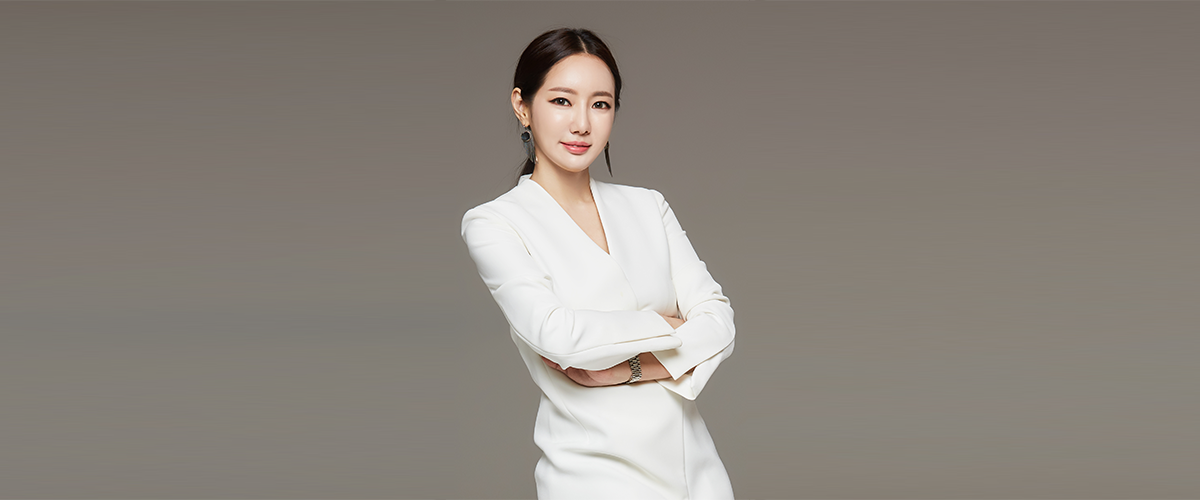 <p style="margin-left:10px;">Lee Na Young</p><h5 style="margin-left:10px">Grand Master</h5>