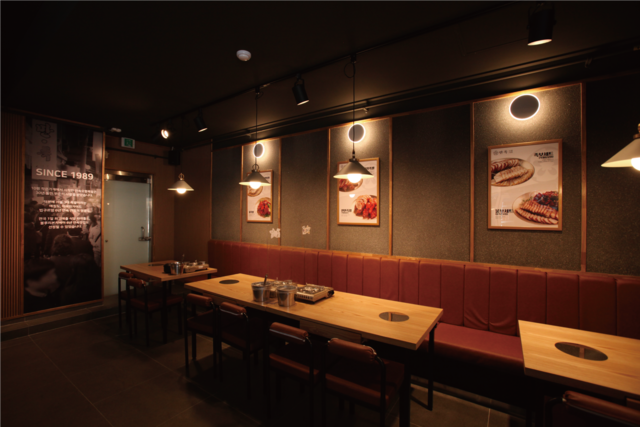 <p style="text-align:left; font-size:16px; margin-top:26px;">WHITE PLATES<br><span style="color:#666;">₩ 50,000</span></p>