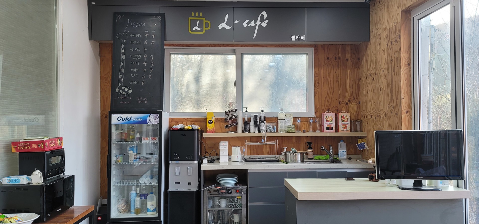 리퍼블릭 내에서 운영되고 있는 카페 L-Cafe (엘카페), 각종 음료와 디저트 판매