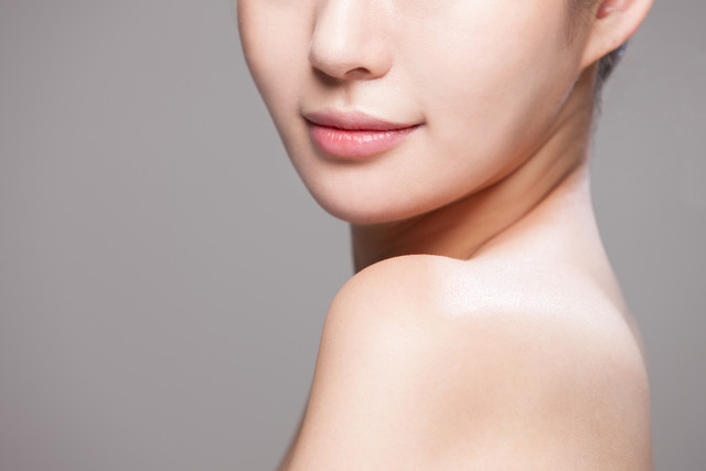나이테 같아 보이는<br /> 목주름이 고민이라면?