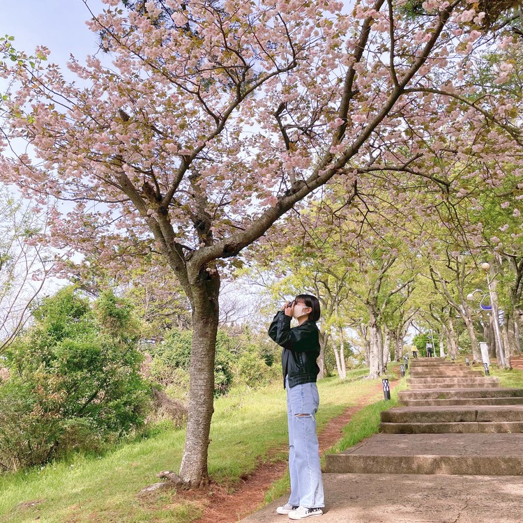 <span style="font-weight: bold ; font-size:0.7em; text-decoration: underline; text-underline-position: under; ">긍지의 추천코스</span><p></p><span style="font-weight: bold ; ">사라봉에서 사라봥 </span><br><br><img src="https://cdn.imweb.me/upload/S20210128ed3bcc5890390/1c700be81729d.png" alt="by 바다" width="45" height="45" order="0"><br><span style="font-size:0.5em;">by 바다</span>