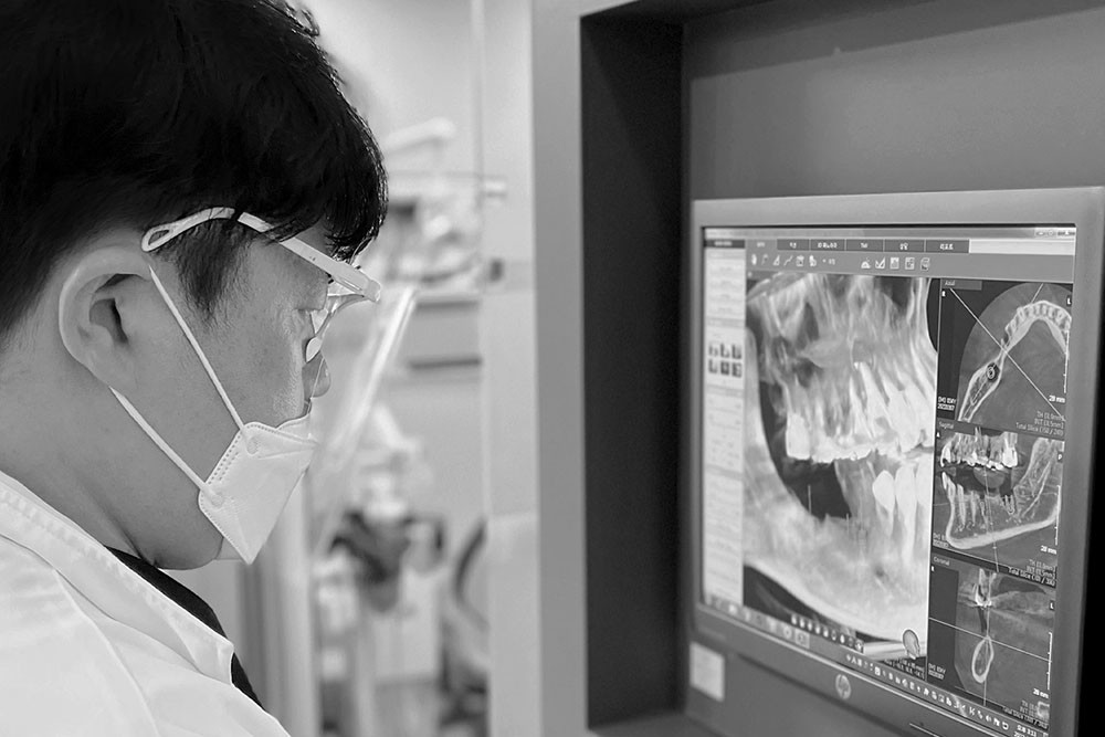 남천동-광안리치과-유엘치과-보험임플란트,틀니-원장검진