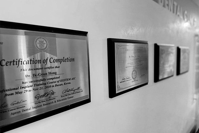 남천동-광안리치과-유엘치과-임플란트-원장치과수료증
