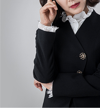 <p style="font-size: 19px; font-weight: bold; margin-bottom: 10px">   갱년기클리닉 </p> <p style="font-weight: 400; line-height: 1.4">   1:1 맞춤 / 체계적인 관리 / 정기검진까지 한 번에<br /> </p>