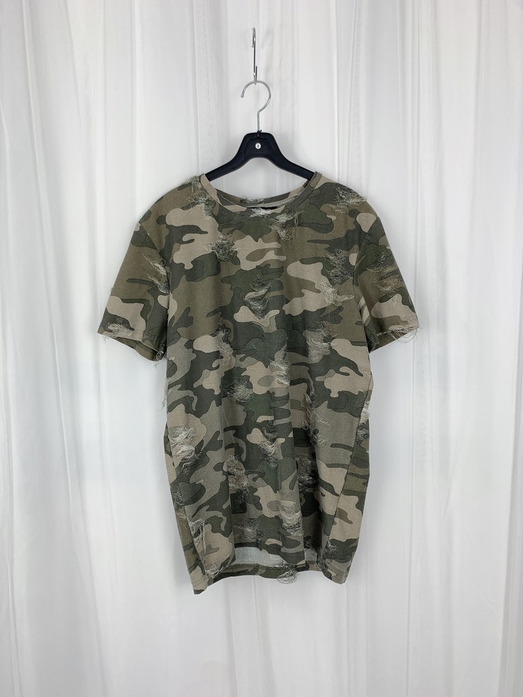 pull and bear camo t shirt