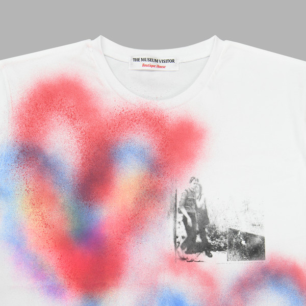 BERLIN LOVE HEART SPRAYED T-SHIRTS : THE MUSEUM VISITOR