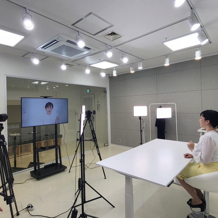 홍대 유튜브 스튜디오 추천! 크로마키스크린과 팬서터치스크린 모니터까지