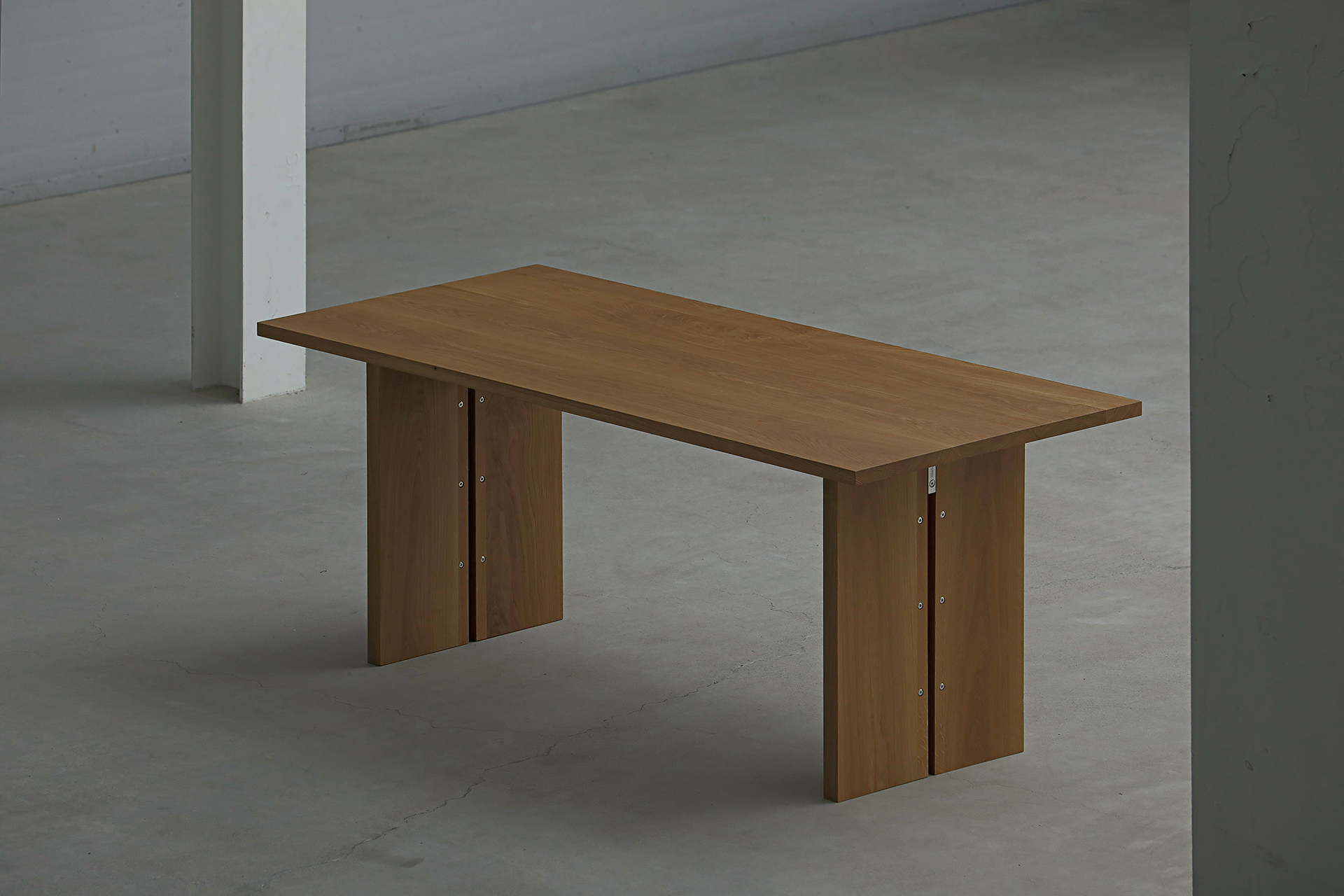 JC901 TABLE / DESIGNED BY JOONGHOCHOI STUDIO