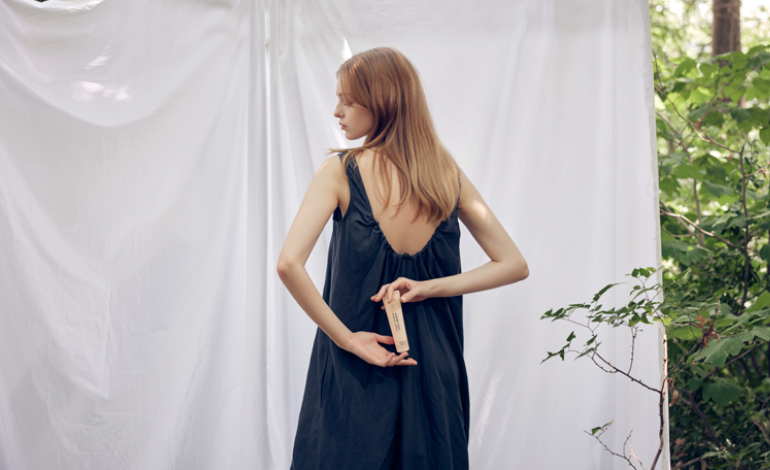 <h4 style="margin-bottom:20px; font-weight:600; margin-left:25px;">굿트 GOOT</h4> <p style="line-height:1.6;  margin-left:25px;">지친 일상에서 벗어나  내 자신에게 힐링을 주는 라이프 케어 브랜드.</br>삭막한 도시 속, 어디선가 불어오는 기분 좋은 산들바람처럼 Goot는 </br>당신의 나날들을 차분히 달래 줍니다. </p>