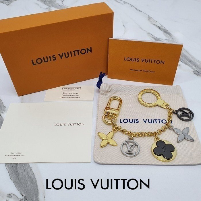 Louis Vuitton Dauphine Dragonne Key Holder (M00618)