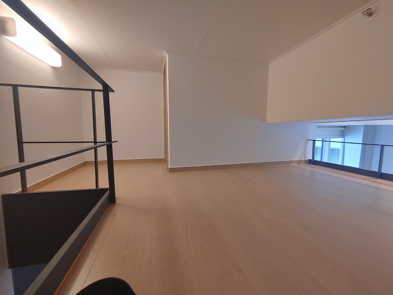 <p>&nbsp;</p><p style="text-align: left; font-weight: bold; font-size: 30px;">Use the Loft as guest room</p><p style="font-size: 20px; text-align: left;">Every room in E-2 House has its own loft. Invite your friend or use it as your secret space.</p>