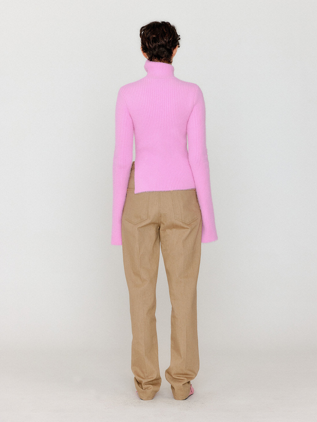 VIX Knit Turtleneck with side slit - Light Pink : EENK SHOP