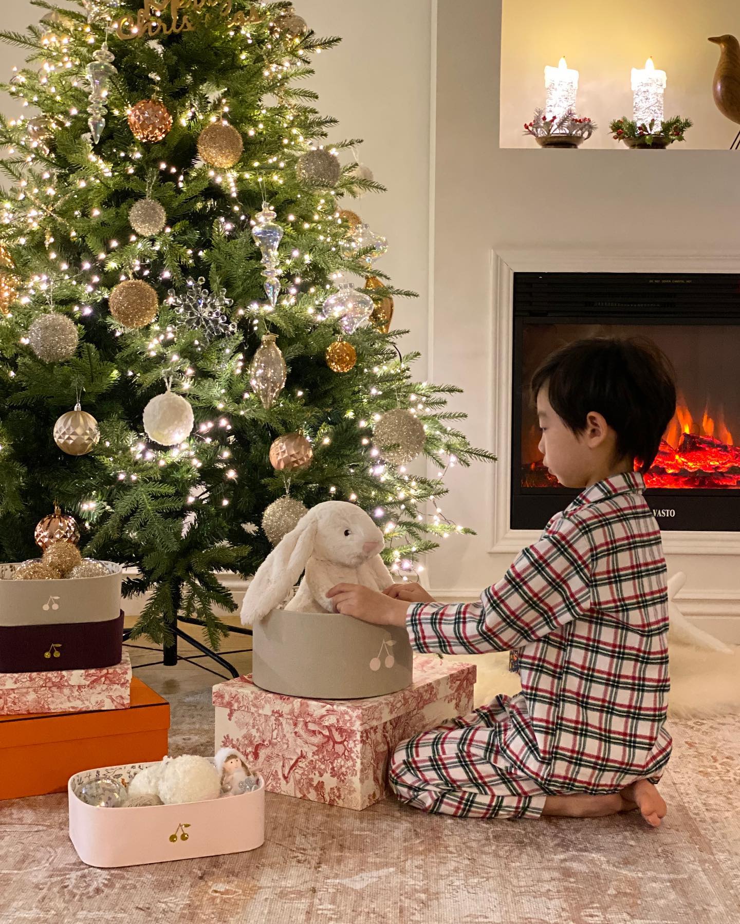 설레는 마음으로 산타 할아버지 선물을 열어보는 것 같은 또띠. 시기에 맞춰 판매했던 제품은 노아바 크리스마스 트리 & 마르마르 바스켓.