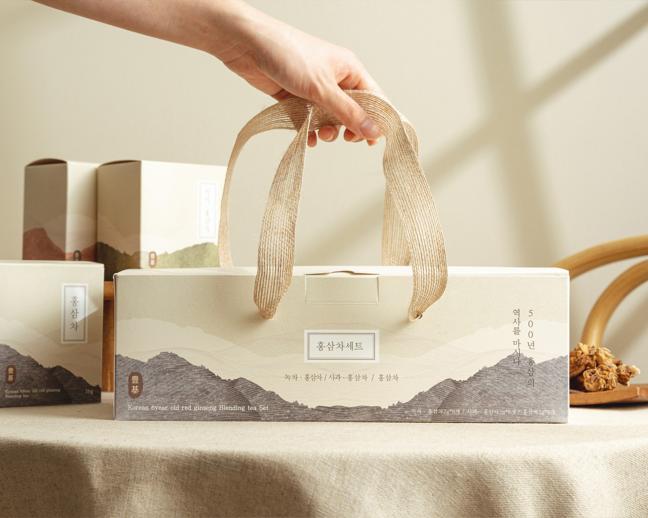 <h5 style="margin-left:10px;"><strong>홍삼차세트</strong></h5><h6 style="margin-top:10px;margin-left:10px;">더 알아보기</h6>