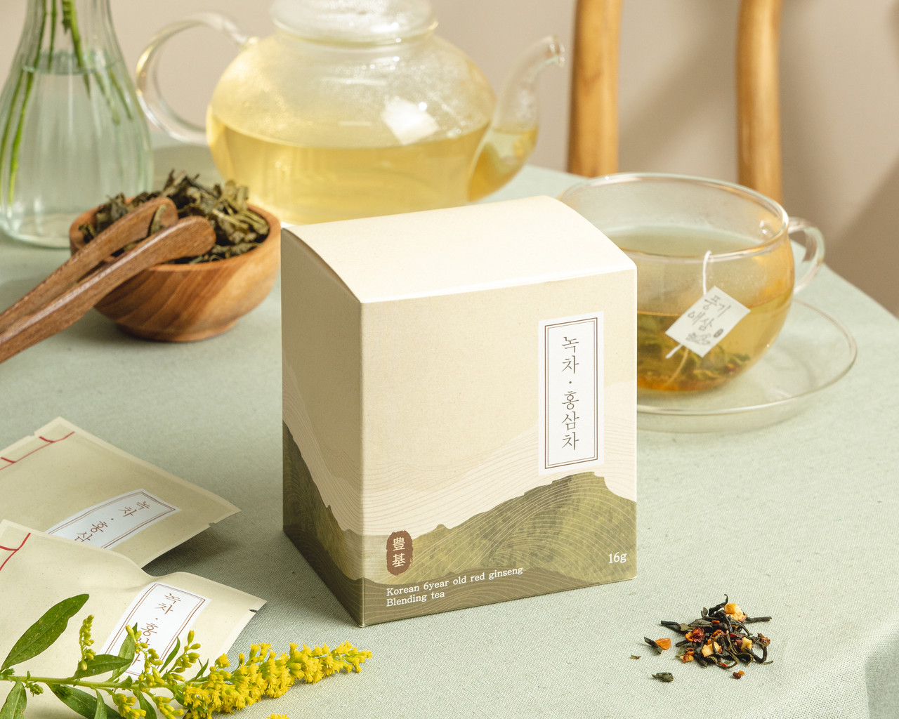 <h5 style="margin-right:10px;"><strong>녹차 · 홍삼차</strong></h5><h6 style="margin-top:10px;margin-right:10px;">더 알아보기</h6>
