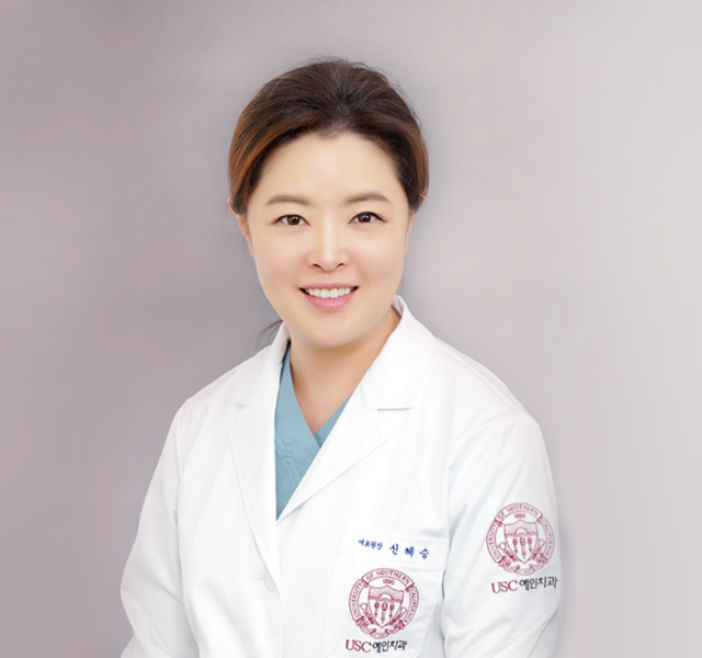<div style ="margin: -18px; padding: 30px; background-color: rgba(255, 255, 255, 0.9); letter-spacing: -1px;" >  <span style="font-size: 20px;"><strong>의료진 소개</strong></span>    <span style="font-size: 16px; color:#990000;">　Medical Staff</span>  <br><br>  <span style="color:#797979; line-height: 1.5;">풍부한 수술 경험과 노하우로<br>빠르고 안전한 치료를 해드리겠습니다.</span>  </div>