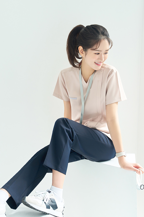 <style>p{text-align:center}p{font-size:20pt}p{font-weight:normal}</style><p>WOMEN</p>