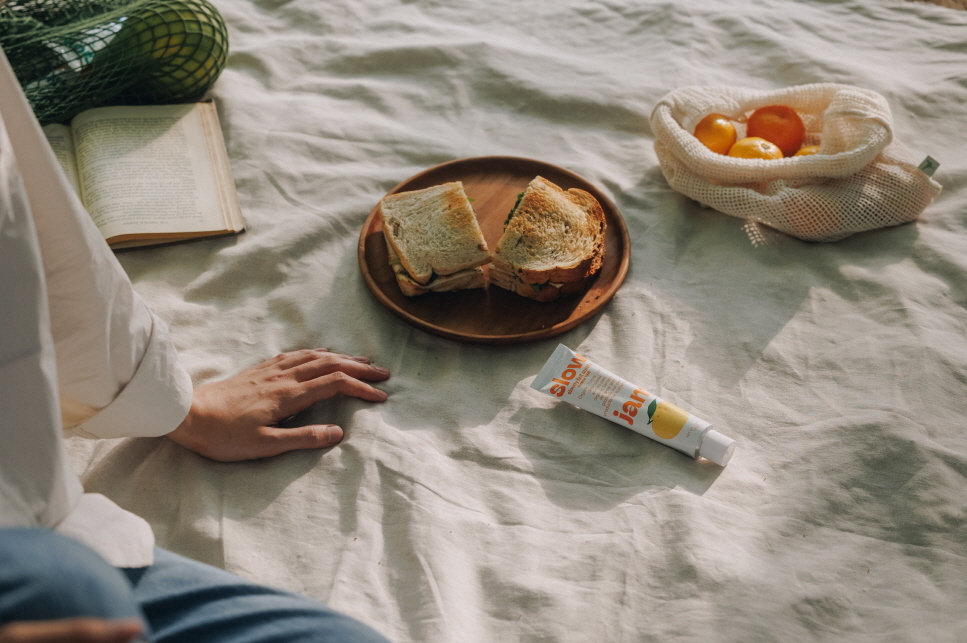 <p><u>CONTACT</u></p>