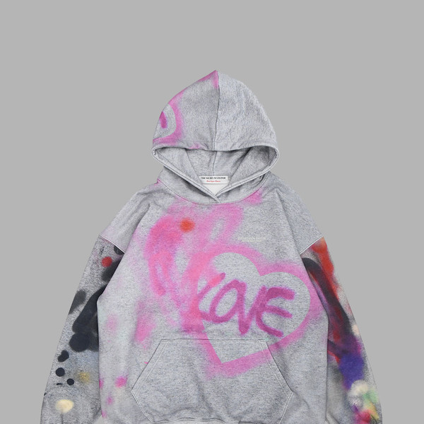 LOVE MULTI SPRAYED PRINTED HOODY (GREY) : THE MUSEUM VISITOR