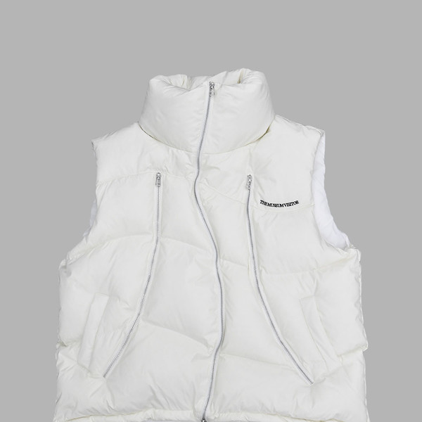 CURVED ZIPPER PUFFER DOWN VEST (WHITE) : THE MUSEUM VISITOR