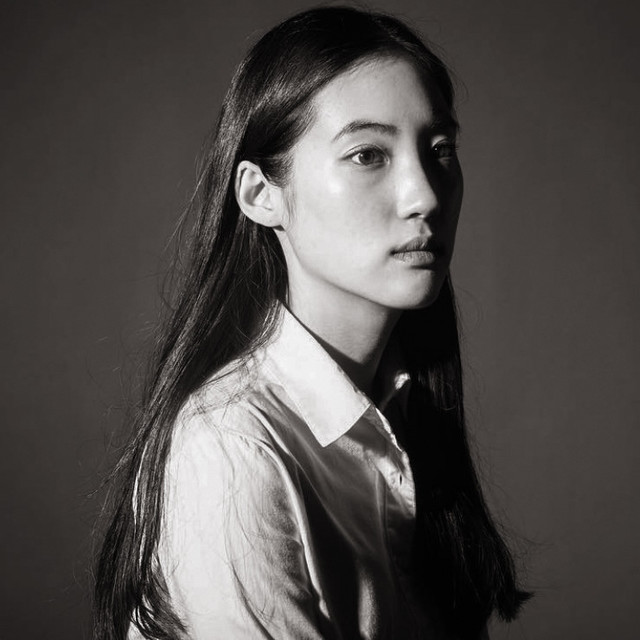 A R T D I R E C T O R   (김 한 나)