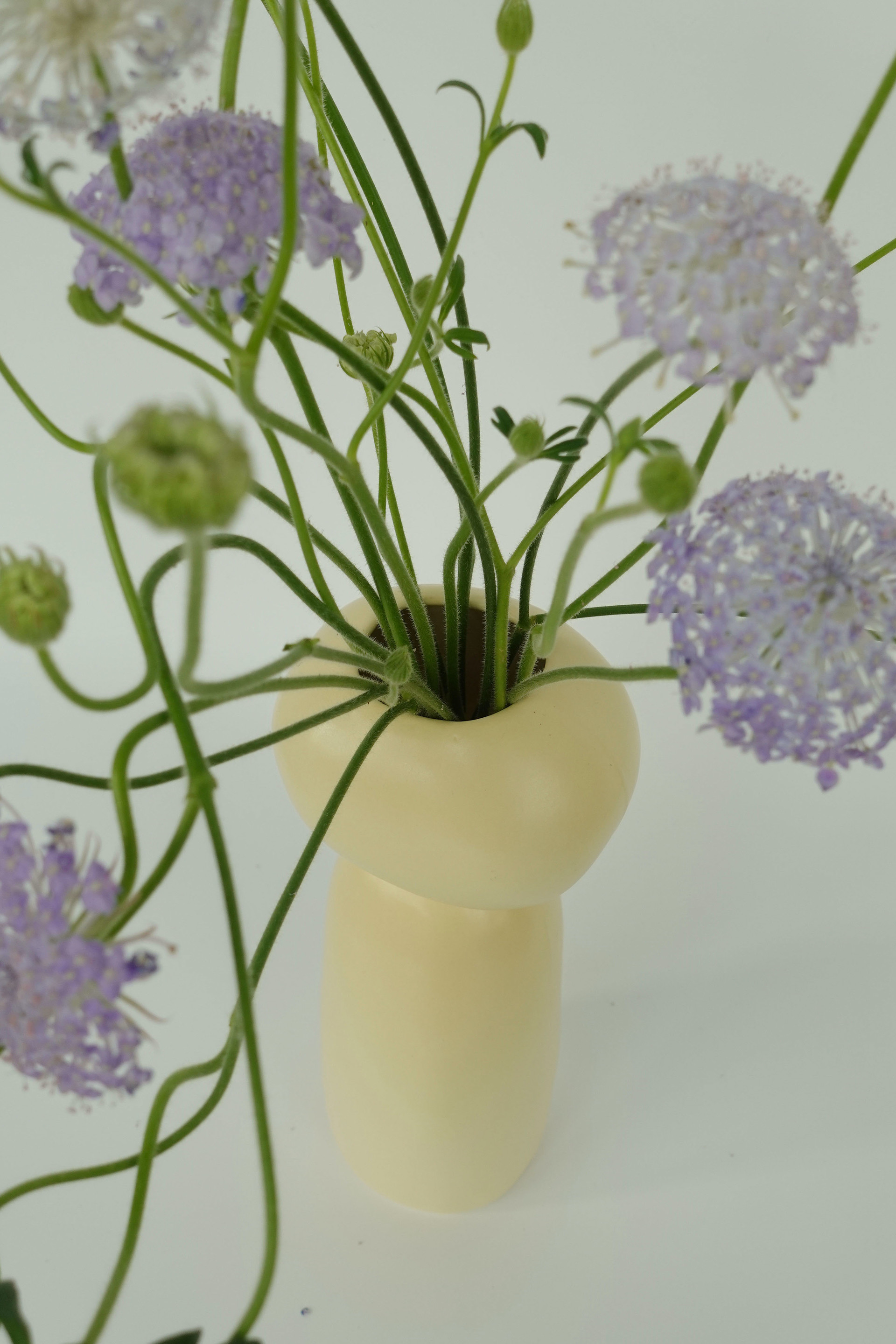pebble vase - butter : MONUAND