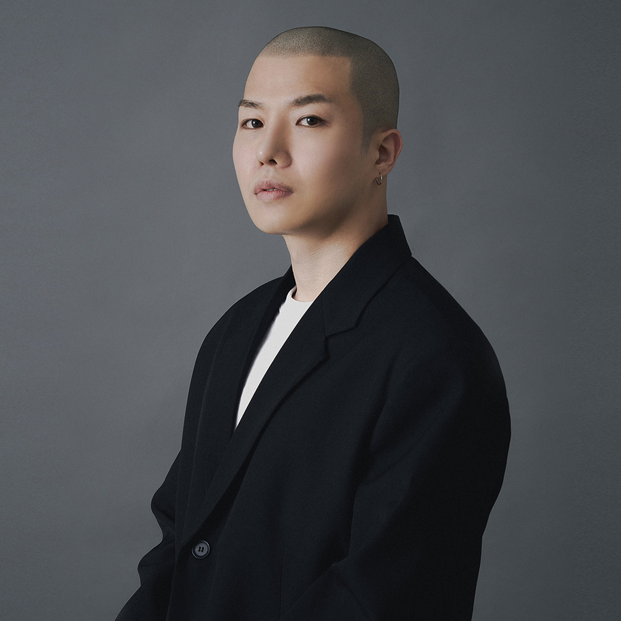 청주 직영점<br>Scalp Designer<br>IAN 원장<br><br>시사국제미용연합회 회장<br>2022 KART FAIR CONTEST 협력 부위원장<br>ISO17024 평가감독부위원장<br>Graycity Msater 과정 수료<br>Graycity Homme cut advance 수료<br>Graycity Bald head Design /<br>Scalp Micro Pigmentation 자격 수료<br>Graycity smp starter 과정 이수<br>Graycity smp finisher 과정 이수<br>Graycity Scalp 잠실 본점 원장(현)<br>Graycity Scalp 잠실 본점 아카데미 데모강사(현)<br>Graycity Scalp 잠실 본점 아카데미 기초교육 강사(현)