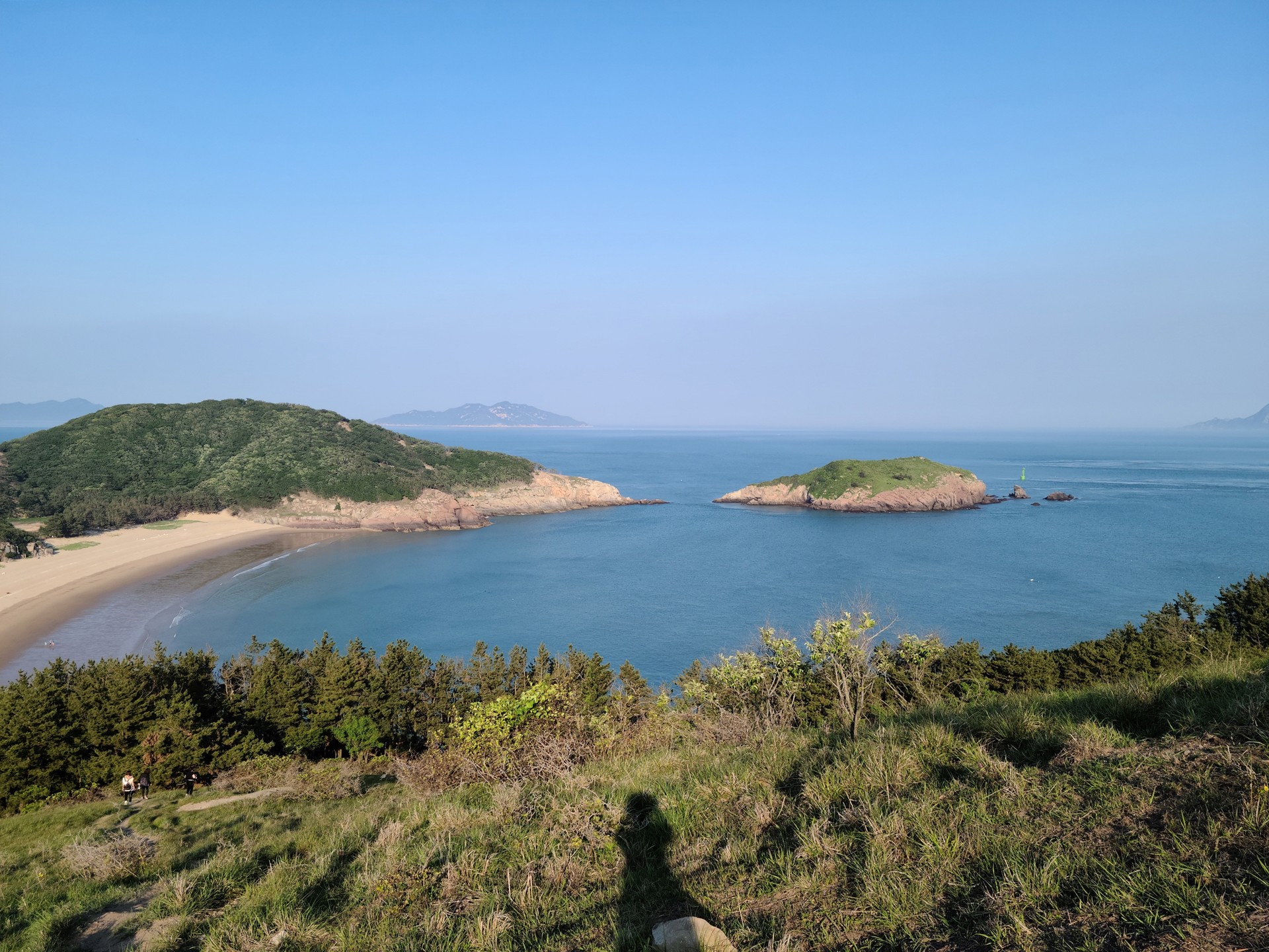 <b>굴업도</b><br><span style="font-size: 16px;">자세히 알아보기 +</span>