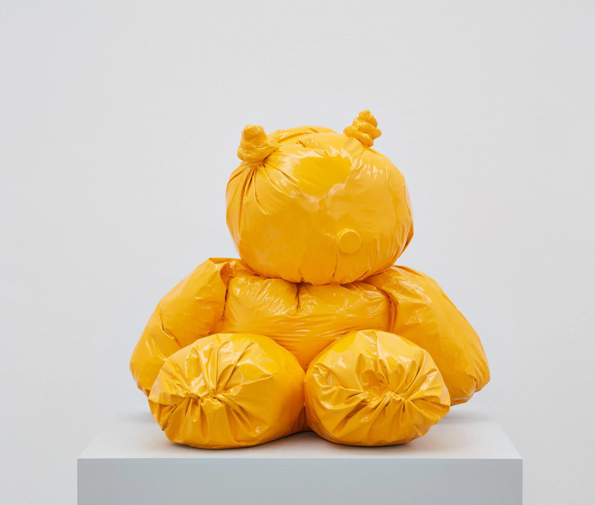 김홍석, Bearlike Construction, 2017, Resin, 50 × 38 × 44 cm