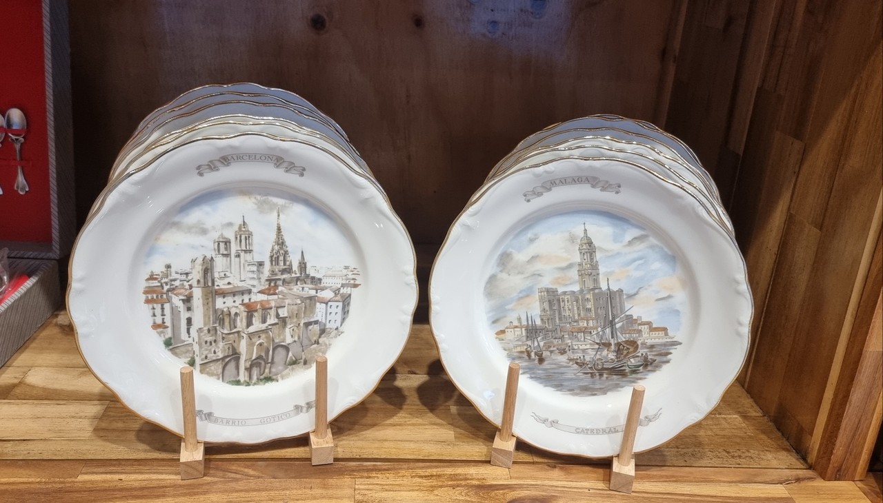 <p style="text-align:left; font-size:16px; margin-top:26px;">Bidasoa의 스페인 기념비적인 장소 접시세트 (12p)<br><span style="color:#666;">₩ 600,000</span></p>