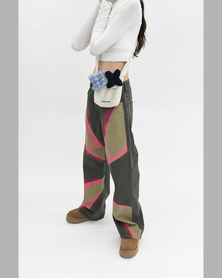 [THE MUSEUM VISITOR]★SPRAYED OBLIQUE LINE INCISION PANTS SPRAYED OBLIQUE LINE INCISION PANTS (KHAKI) : THE MUSEUM VISITOR
