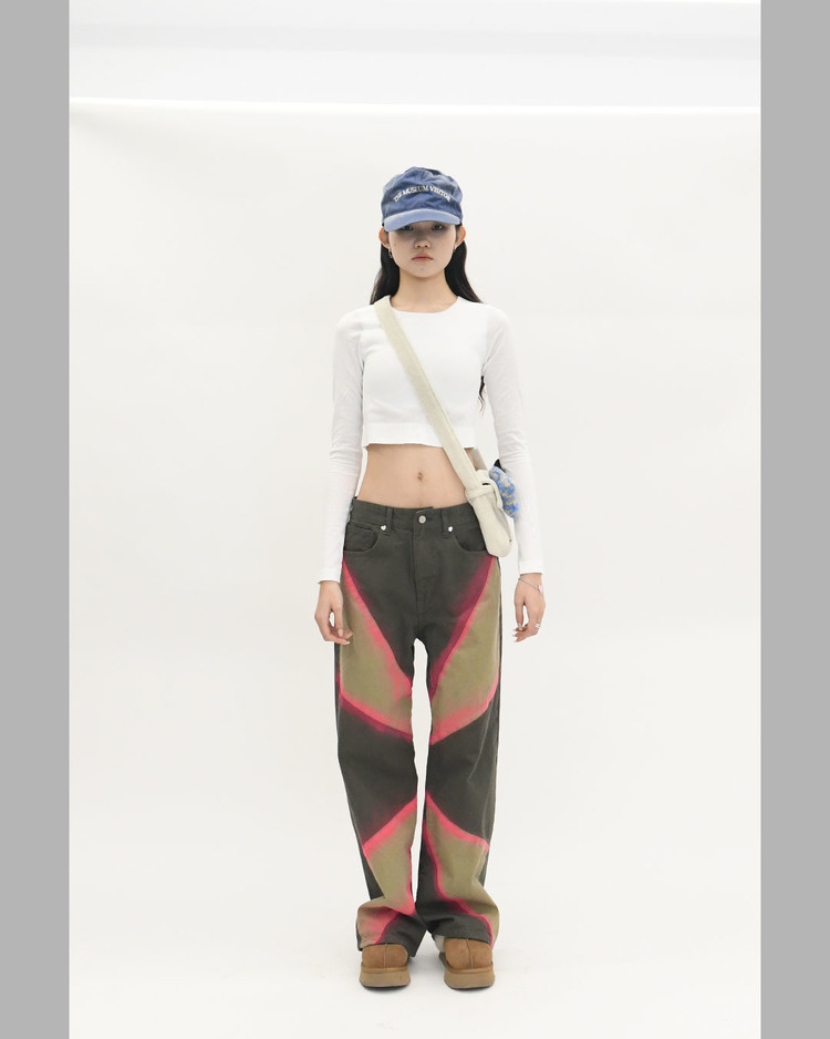 [THE MUSEUM VISITOR]★SPRAYED OBLIQUE LINE INCISION PANTS SPRAYED OBLIQUE LINE INCISION PANTS (KHAKI) : THE MUSEUM VISITOR