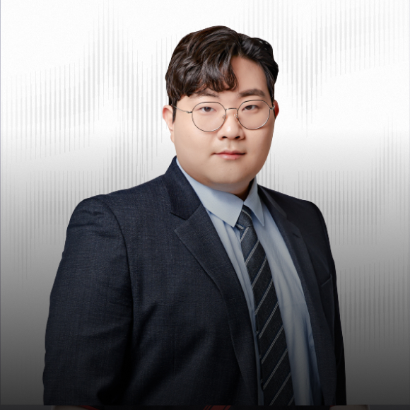<span style="letter-spacing: -0.5px; font-size: 20px; "><strong>Head Coach</strong></span> <span style="letter-spacing: -0.5px; font-size: 20px; line-height: 1.45;"><strong>Pine</strong></span><br><span style=“font-size: 14px;”>DoHyeon Kim</span>