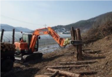 wood grapple, heavy equipment, excavator attachment, hydraulic attachment