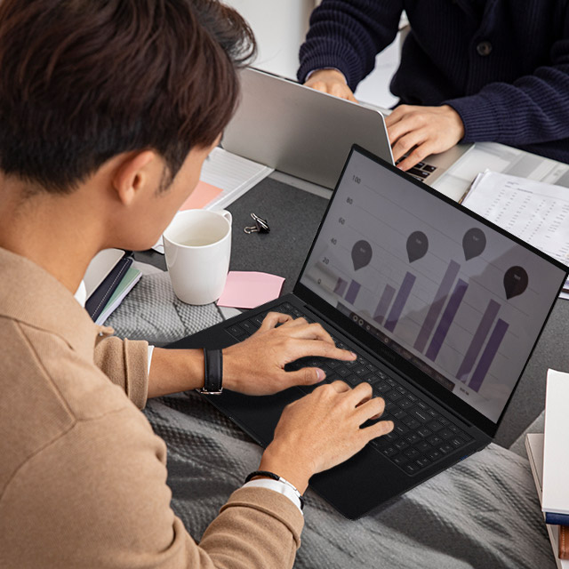 갤럭시북2 프로<br />[NT950XEE-X71A]<br /><span style="font-size:small; color:#0034dc; font-weight: 600;">#12세대 i7 </span><span style="font-size:small; color:#737373;">#16GB #인텔 외장그래픽 <br />#15인치 #아몰레드 #그라파이트 <br />#디자이너용 #크리에이터용 #게이밍용