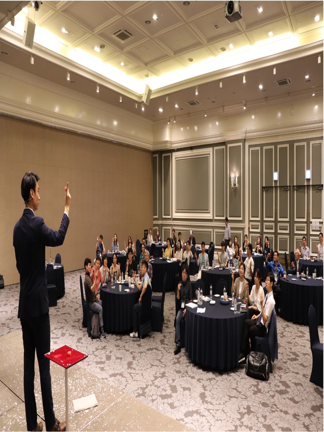 어덜트매직쇼, 성인공연, 마술쇼, 송년회마술, 송년회공연, 기업공연