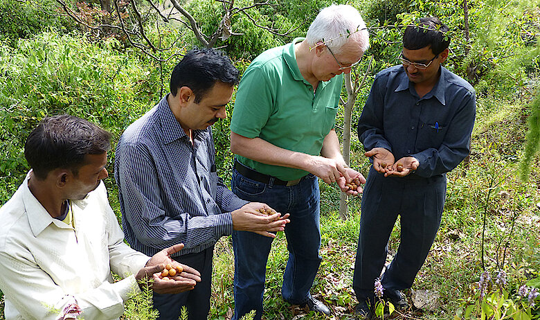 인도의 오랜 원료 파트너와 회사 설립자 Rudolf Bund