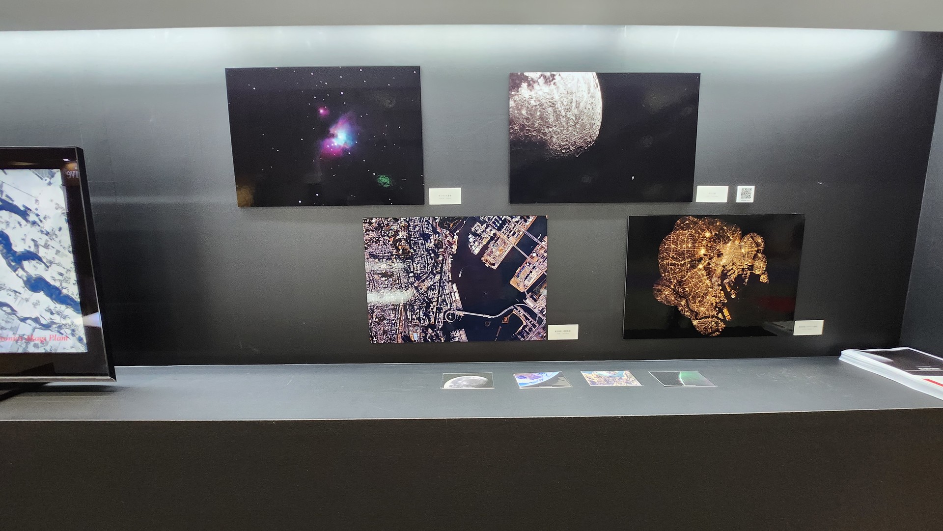 <p  style="text-align:left; font-size:12px;">캐논 인공위성 엽서 - ⓒ COSMOS TIMES</p>