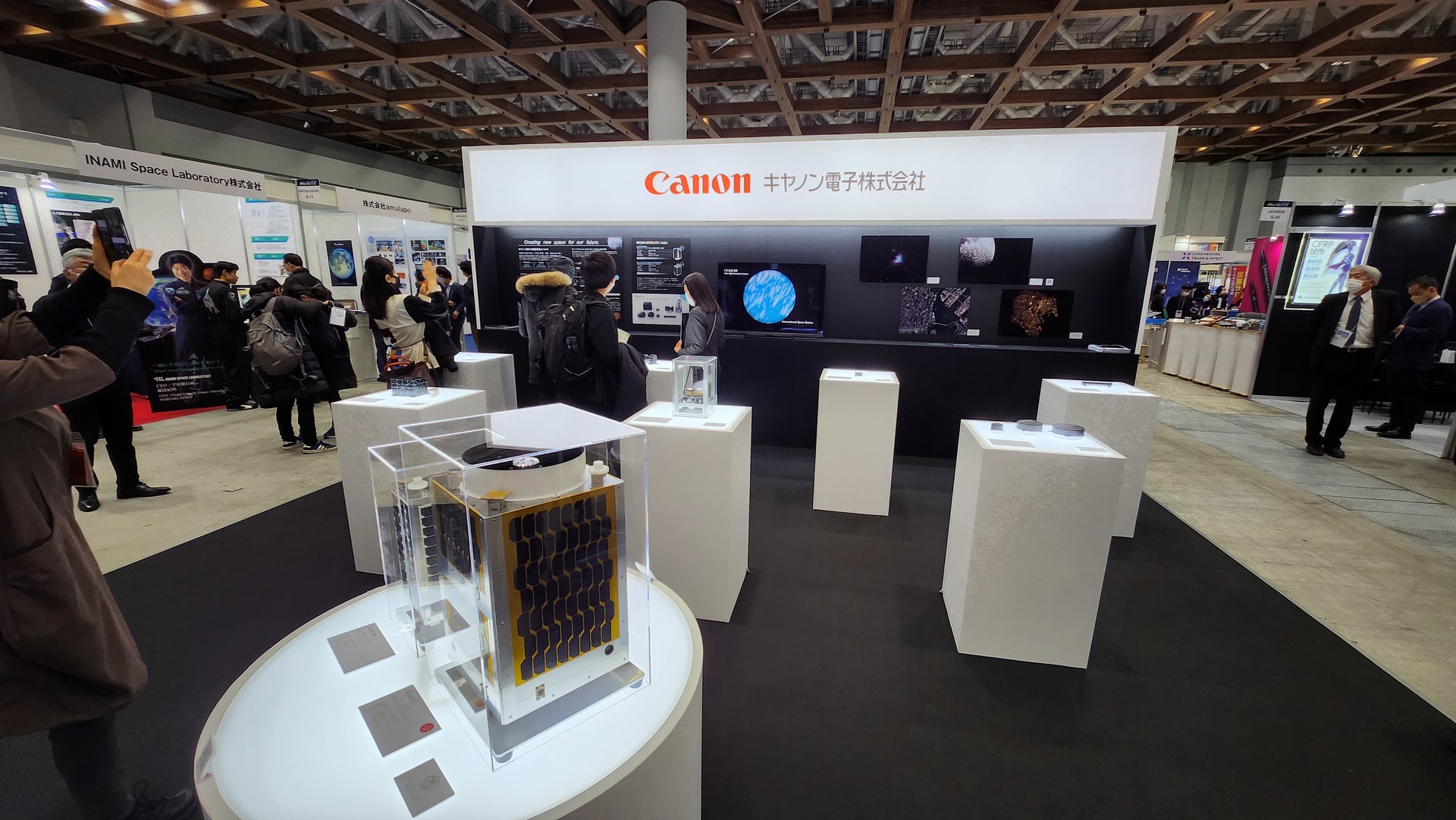 <p  style="text-align:left; font-size:12px;">캐논 부스 전경 - ⓒ COSMOS TIMES</p>
