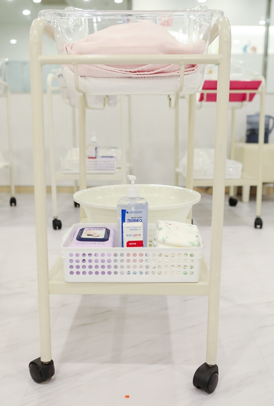 신생아실,아기침대트롤리,케어용품