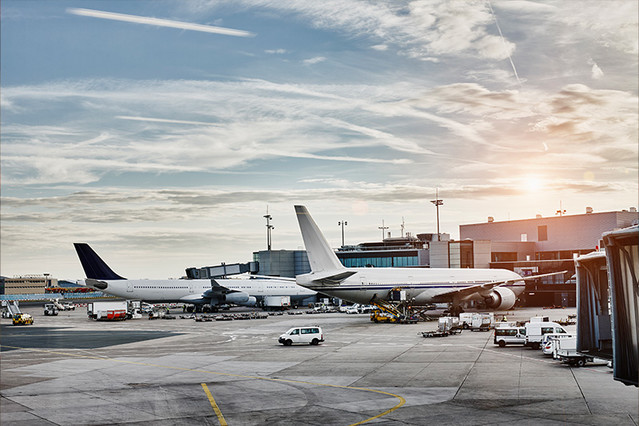 공    항