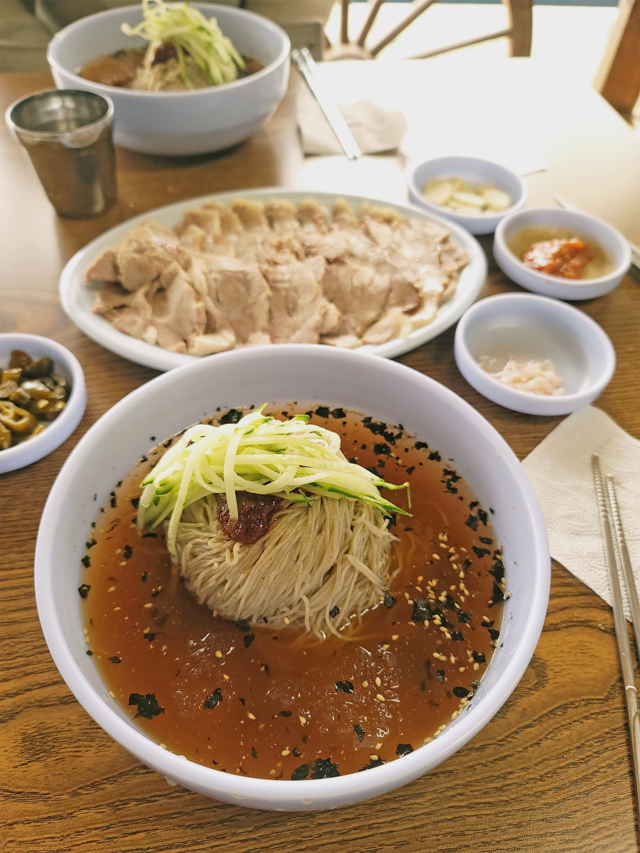 <p style="margin-left:10px;">부여</p><h5 style="margin-left:10px">유명 맛집</h5>