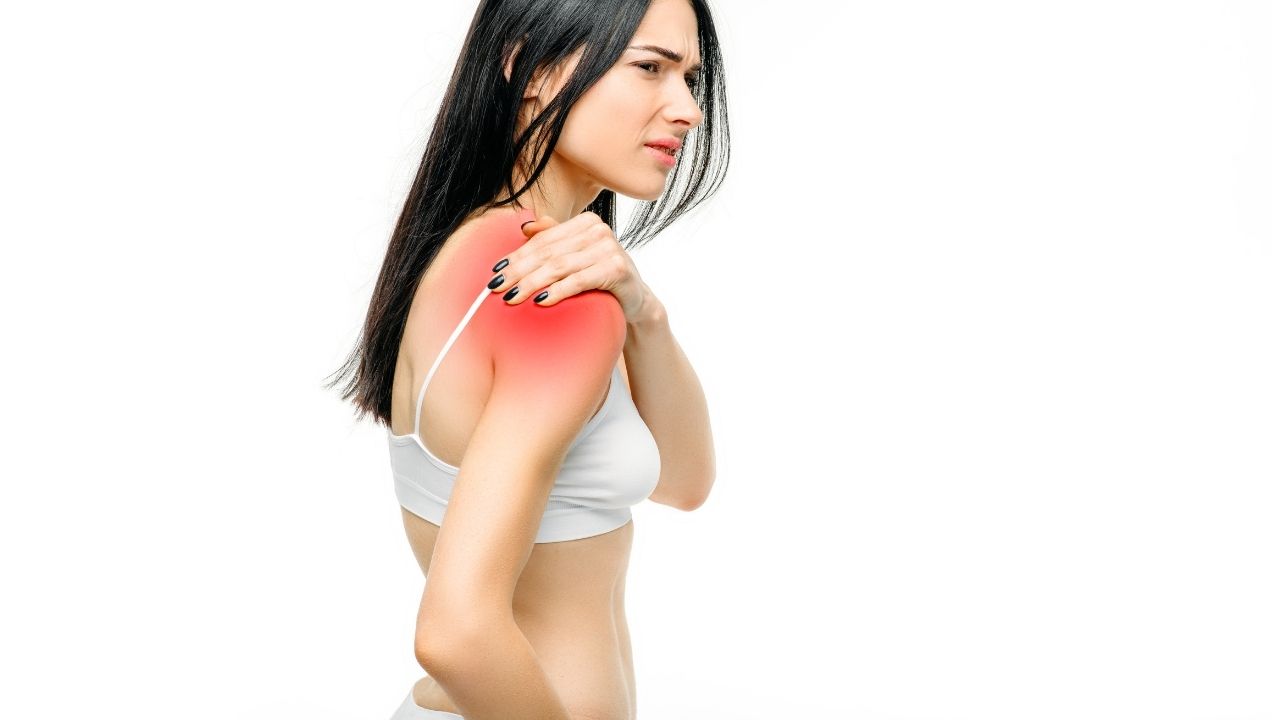 women shoulder pain image