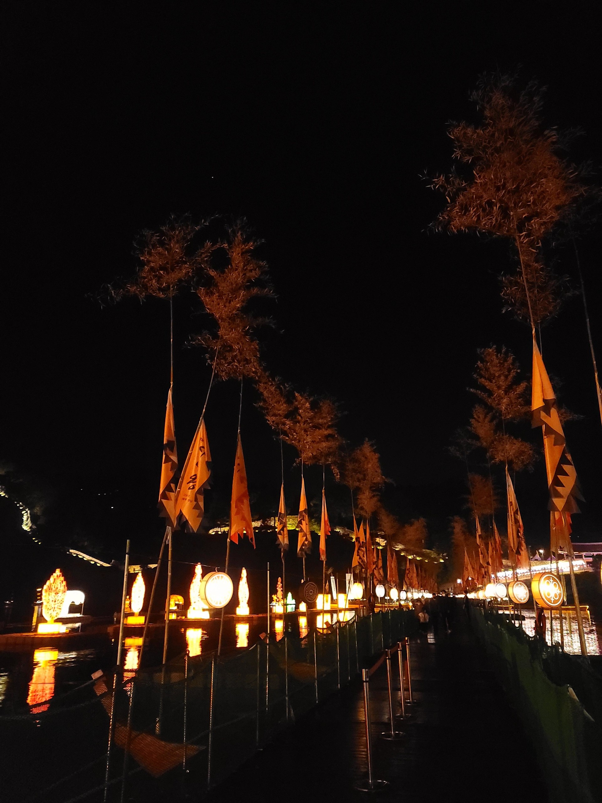 <p style="margin-left:10px; padding-bottom:0px; line-height:5px;">공주</p><h6 style="margin-left:10px; font-weight:bolder; line-height:10px; ">백제 축제</h6>