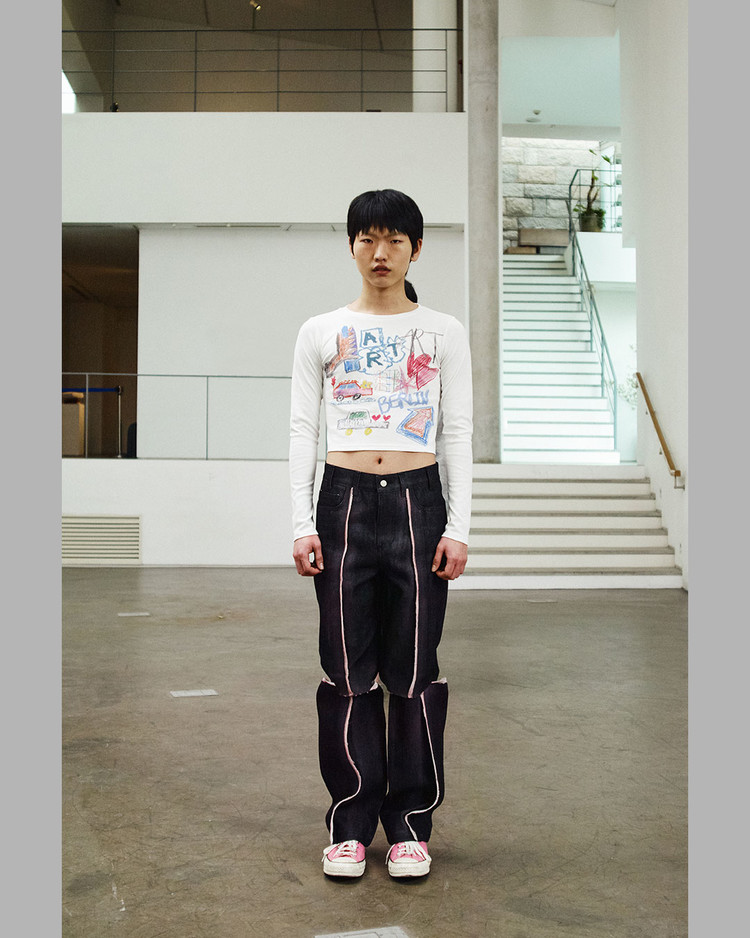 関税込★THE MUSEUM VISITOR★CRAYON ART PRINTED CROP SLEEVE CRAYON ART PRINTED CROP LONG SLEEVE (WHITE) : THE MUSEUM VISITOR