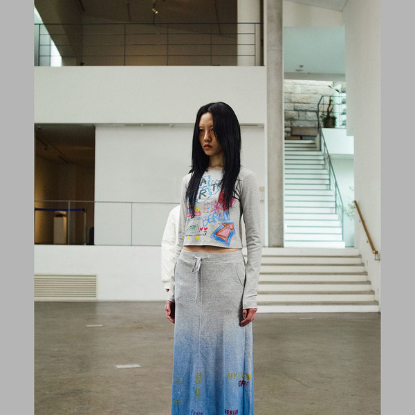 関税込★THE MUSEUM VISITOR★CRAYON ART PRINTED CROP SLEEVE CRAYON ART PRINTED CROP LONG SLEEVE (GREY) : THE MUSEUM VISITOR