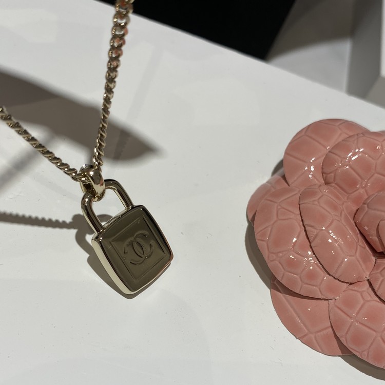 Chanel lock necklace 2018 hot sale