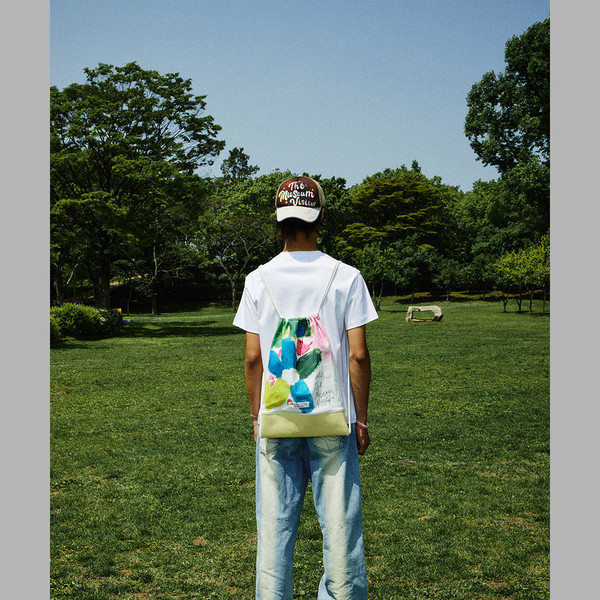 CHILD DRAWING T-SHIRTS (WHITE) : THE MUSEUM VISITOR