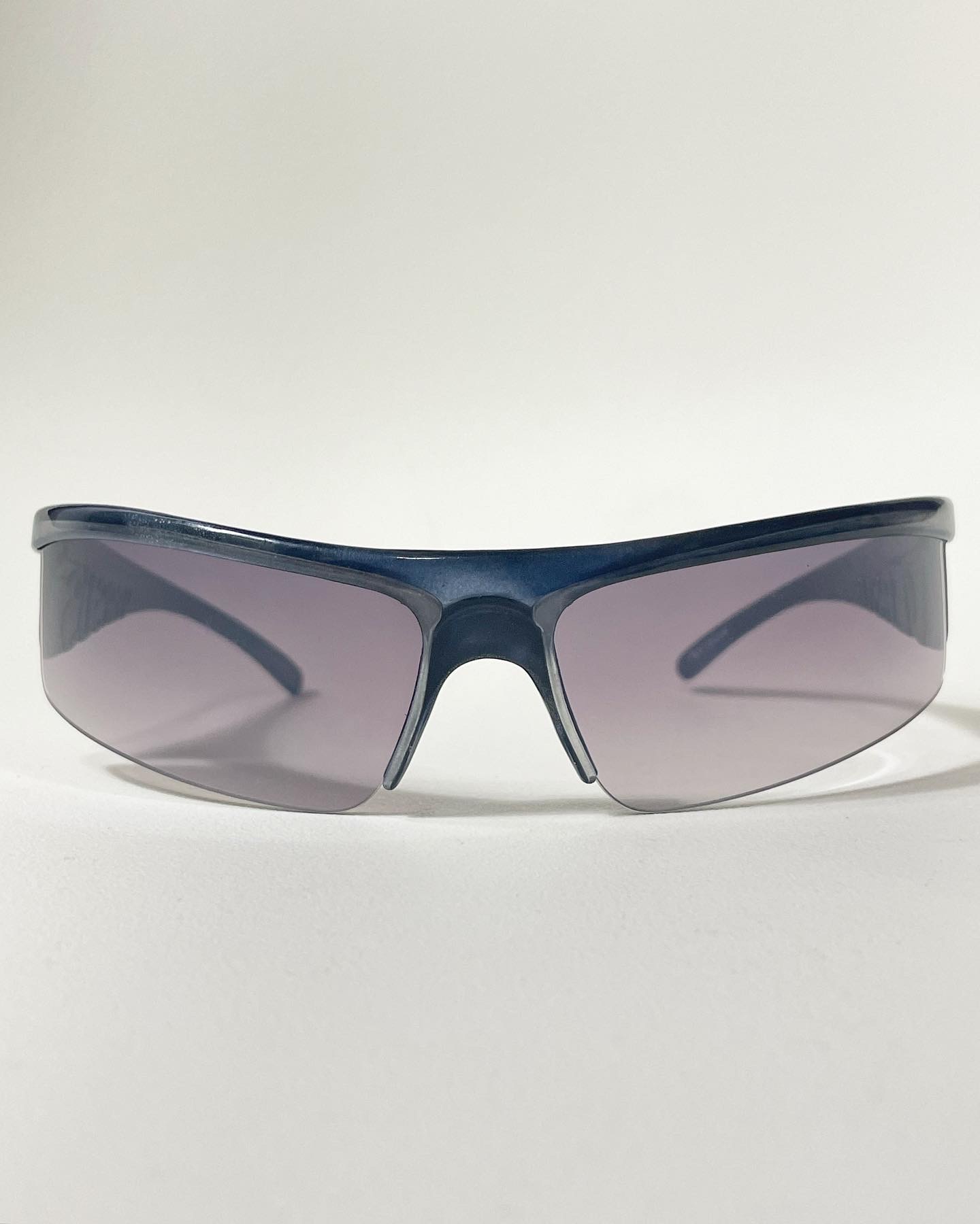 90S VERSUS GOGGLE TINTED SUNGLASSES Share the vibe